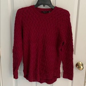 Jeanne Pierre sweater with curved bottom